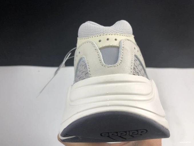 Yeezy Cream 700 Adidas GY7924 V2 Cream Boost 1012